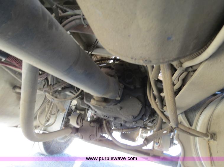 image for item B2481 2005 Freightliner Columbia semi truck