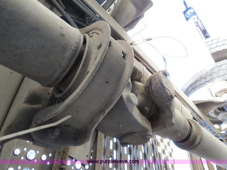 image for item B2481 2005 Freightliner Columbia semi truck