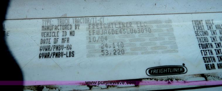 image for item B2481 2005 Freightliner Columbia semi truck