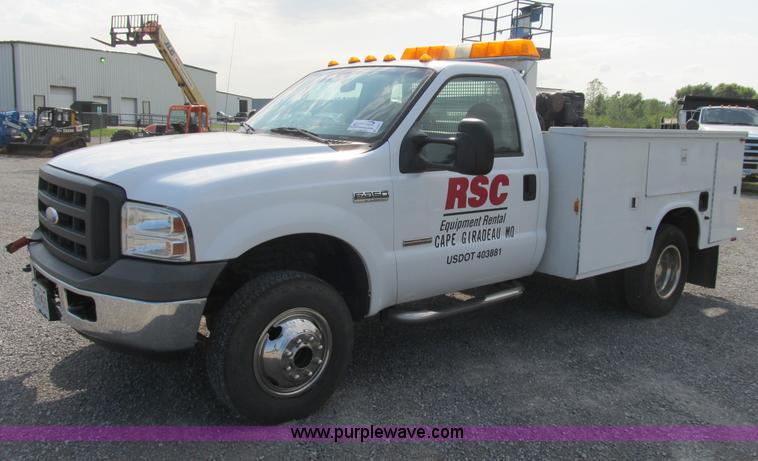 image for item B2871 2005 Ford F350 XL Super Duty service truck