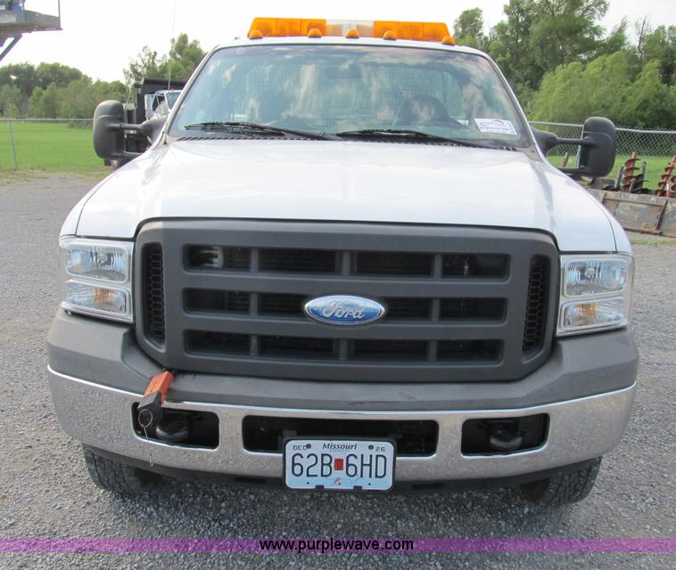 image for item B2871 2005 Ford F350 XL Super Duty service truck