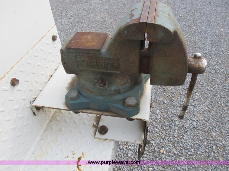 image for item B2871 2005 Ford F350 XL Super Duty service truck