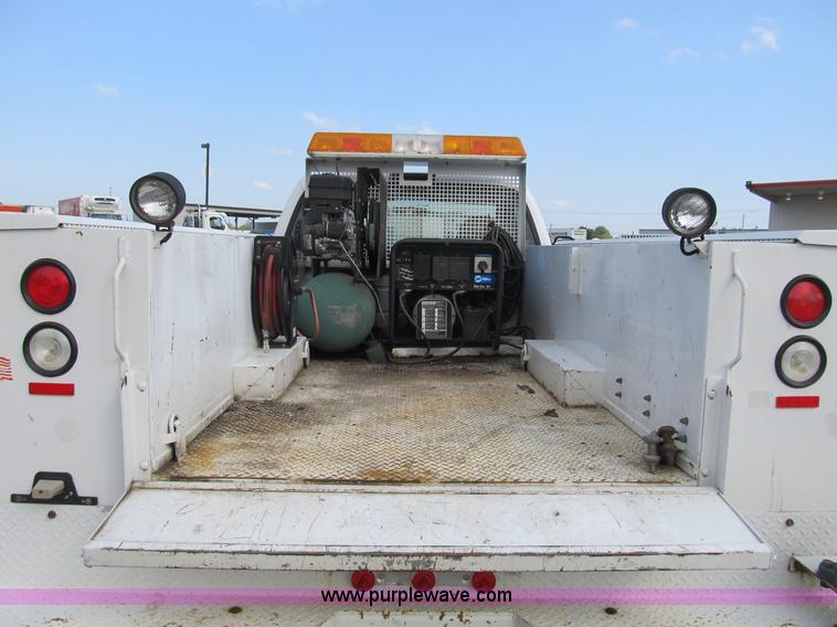 image for item B2871 2005 Ford F350 XL Super Duty service truck