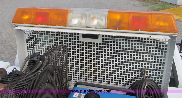 image for item B2871 2005 Ford F350 XL Super Duty service truck