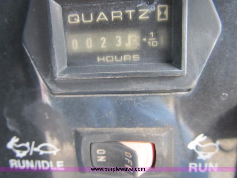 image for item B2871 2005 Ford F350 XL Super Duty service truck