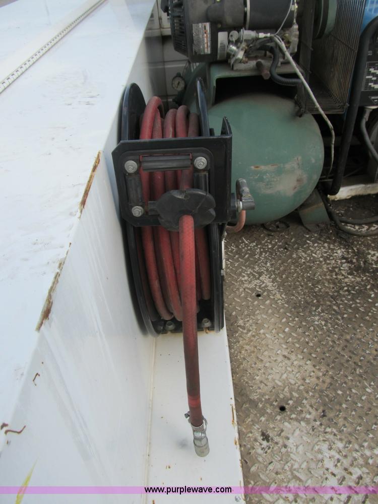 image for item B2871 2005 Ford F350 XL Super Duty service truck