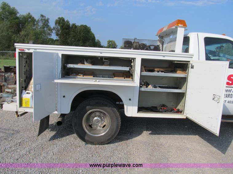 image for item B2871 2005 Ford F350 XL Super Duty service truck