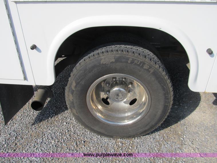 image for item B2871 2005 Ford F350 XL Super Duty service truck