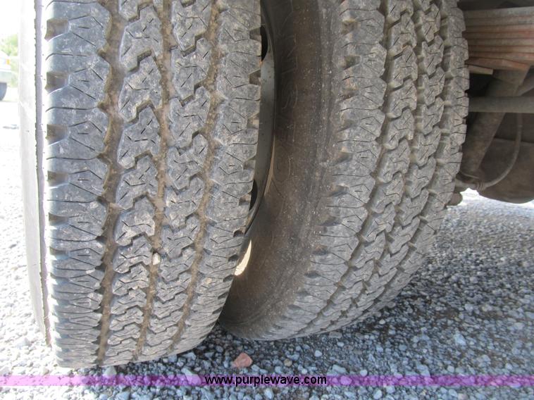 image for item B2871 2005 Ford F350 XL Super Duty service truck