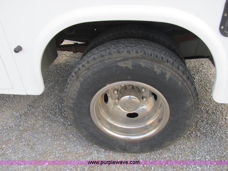 image for item B2871 2005 Ford F350 XL Super Duty service truck