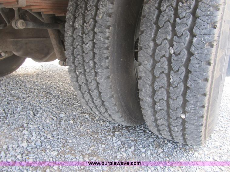 image for item B2871 2005 Ford F350 XL Super Duty service truck