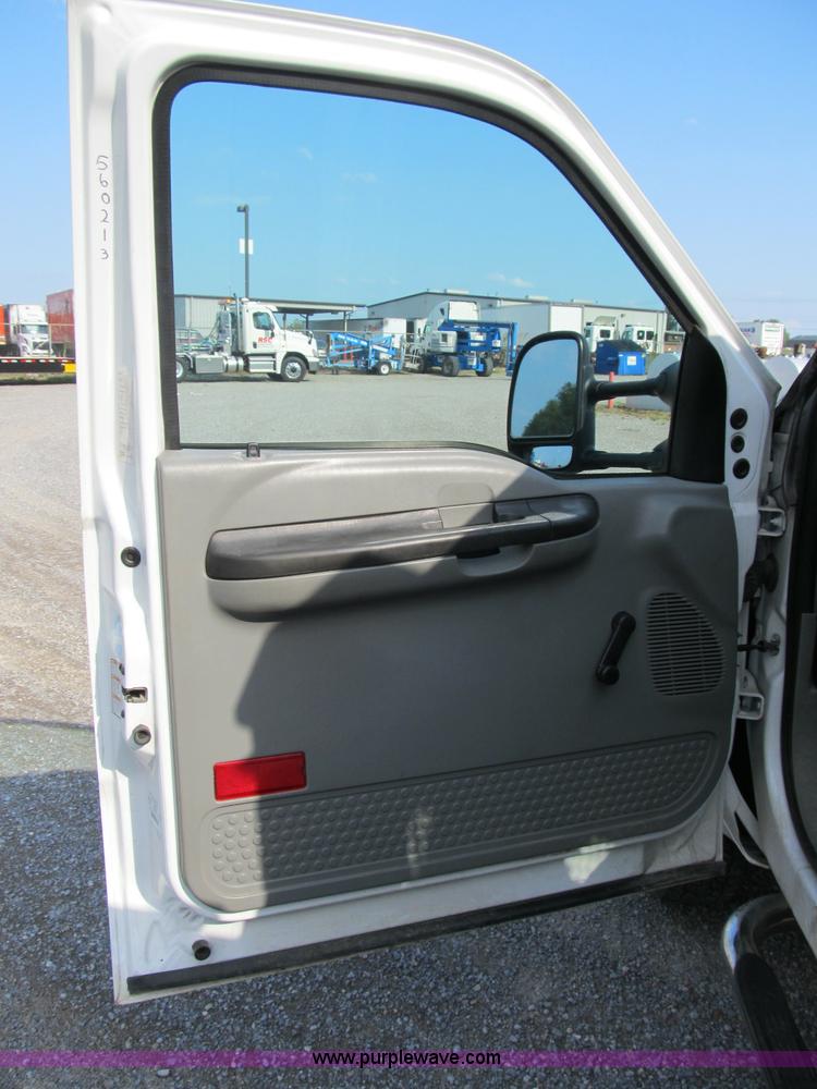 image for item B2871 2005 Ford F350 XL Super Duty service truck