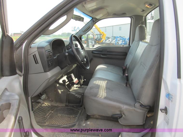 image for item B2871 2005 Ford F350 XL Super Duty service truck