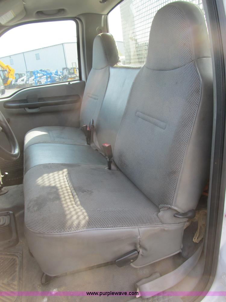 image for item B2871 2005 Ford F350 XL Super Duty service truck