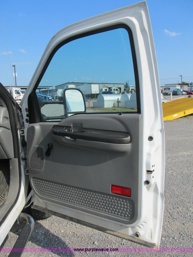 image for item B2871 2005 Ford F350 XL Super Duty service truck