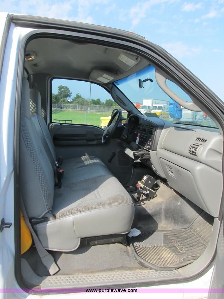 image for item B2871 2005 Ford F350 XL Super Duty service truck