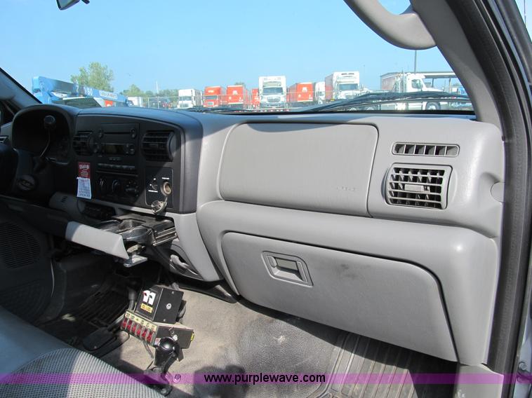 image for item B2871 2005 Ford F350 XL Super Duty service truck