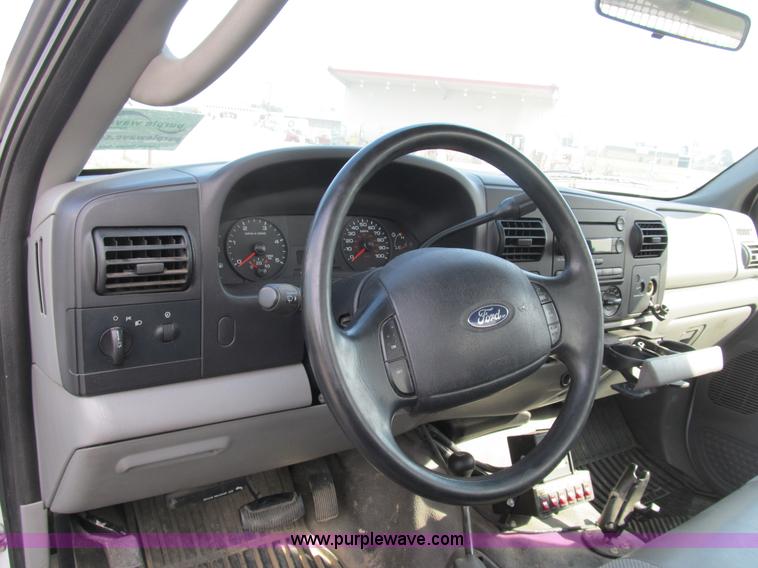image for item B2871 2005 Ford F350 XL Super Duty service truck