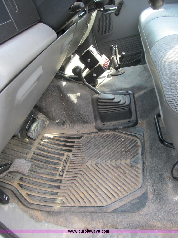 image for item B2871 2005 Ford F350 XL Super Duty service truck