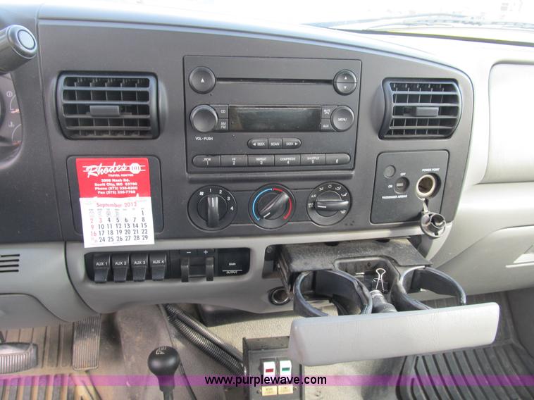 image for item B2871 2005 Ford F350 XL Super Duty service truck