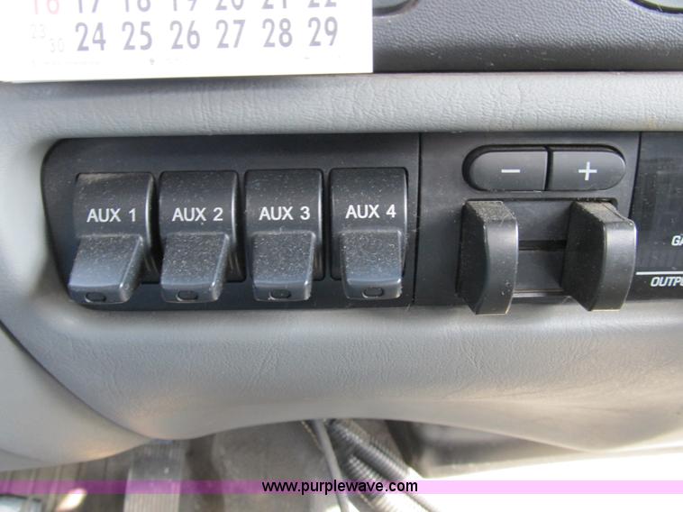 image for item B2871 2005 Ford F350 XL Super Duty service truck