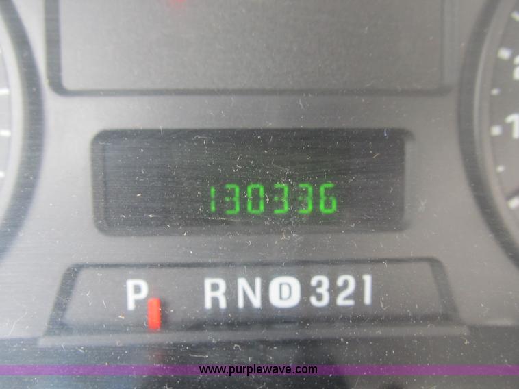 image for item B2871 2005 Ford F350 XL Super Duty service truck