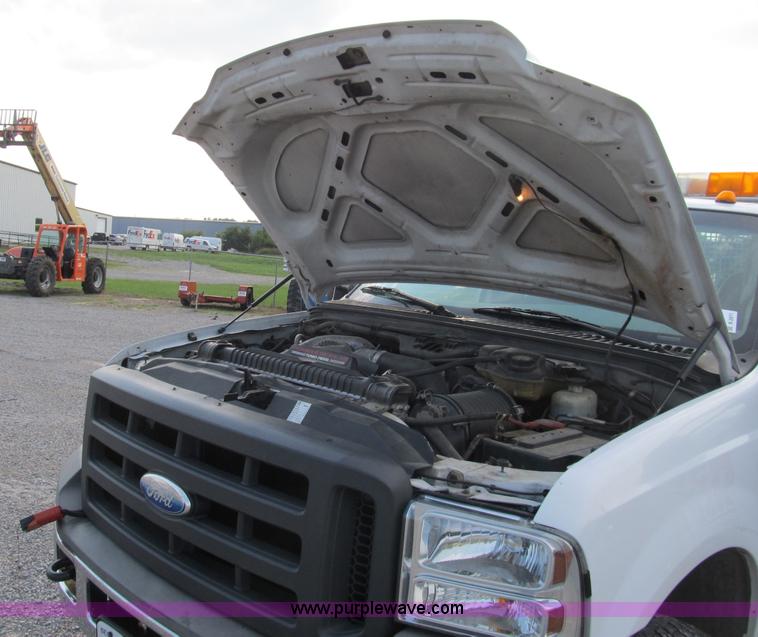 image for item B2871 2005 Ford F350 XL Super Duty service truck