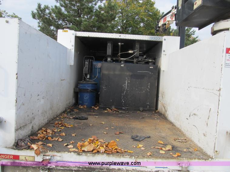 image for item B2908 2007 Ford F550 XL Super Duty service truck