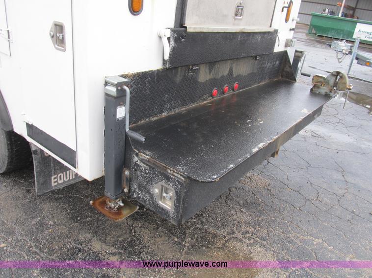 image for item B2910 2006 Ford F550 XL Super Duty service truck