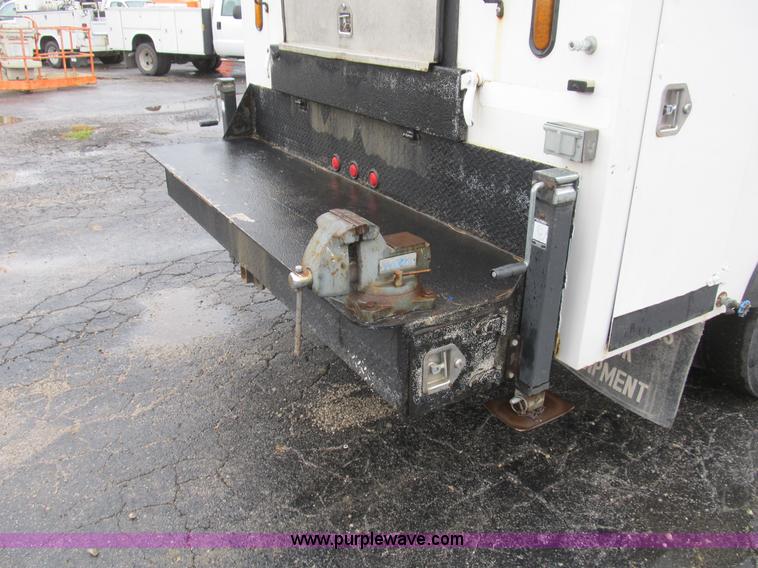 image for item B2910 2006 Ford F550 XL Super Duty service truck