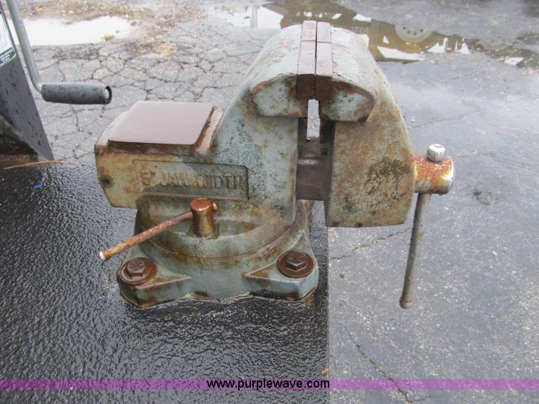 image for item B2910 2006 Ford F550 XL Super Duty service truck