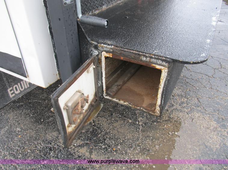 image for item B2910 2006 Ford F550 XL Super Duty service truck