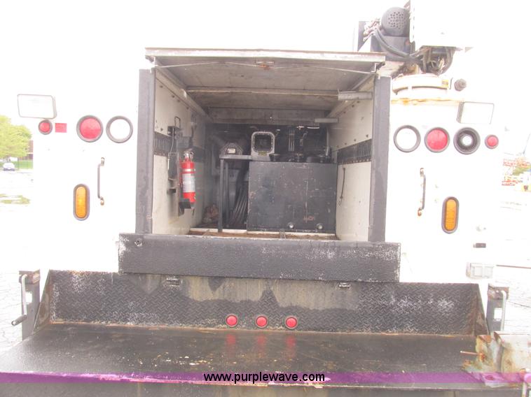 image for item B2910 2006 Ford F550 XL Super Duty service truck