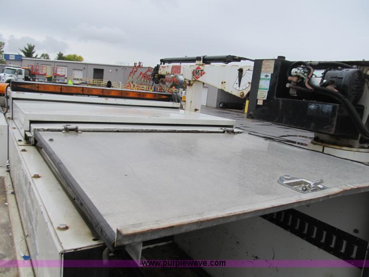 image for item B2910 2006 Ford F550 XL Super Duty service truck