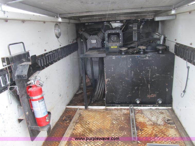 image for item B2910 2006 Ford F550 XL Super Duty service truck