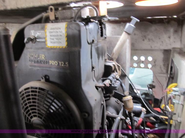 image for item B2910 2006 Ford F550 XL Super Duty service truck