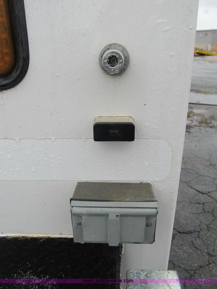 image for item B2910 2006 Ford F550 XL Super Duty service truck