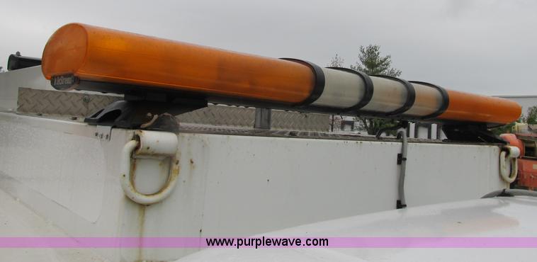 image for item B2910 2006 Ford F550 XL Super Duty service truck