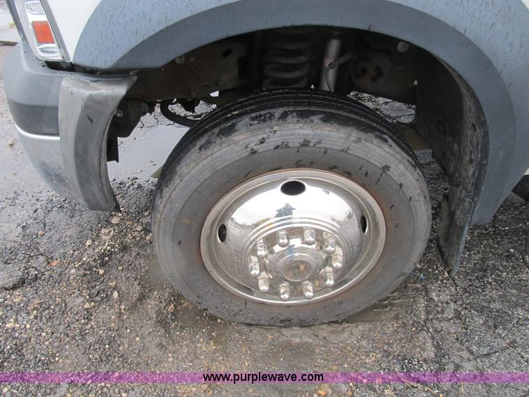 image for item B2910 2006 Ford F550 XL Super Duty service truck