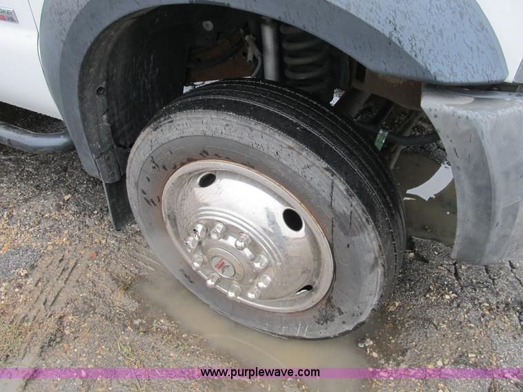 image for item B2910 2006 Ford F550 XL Super Duty service truck
