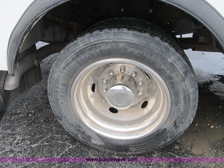 image for item B2910 2006 Ford F550 XL Super Duty service truck