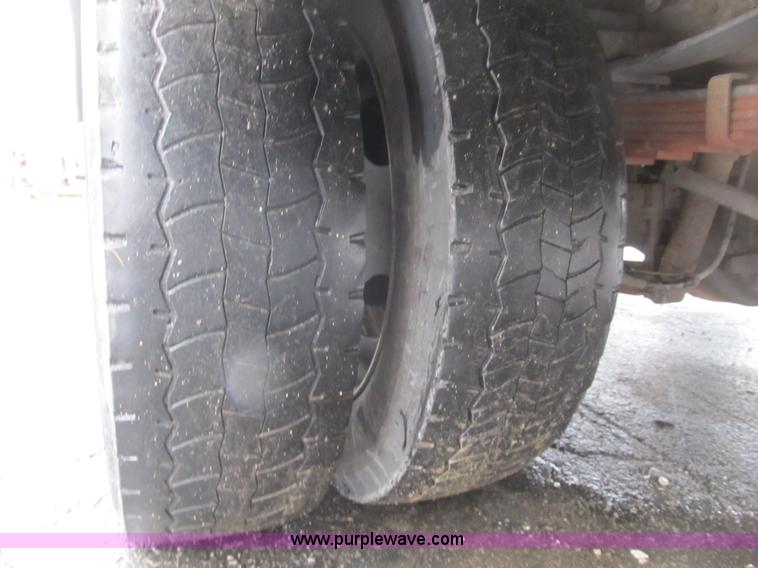 image for item B2910 2006 Ford F550 XL Super Duty service truck