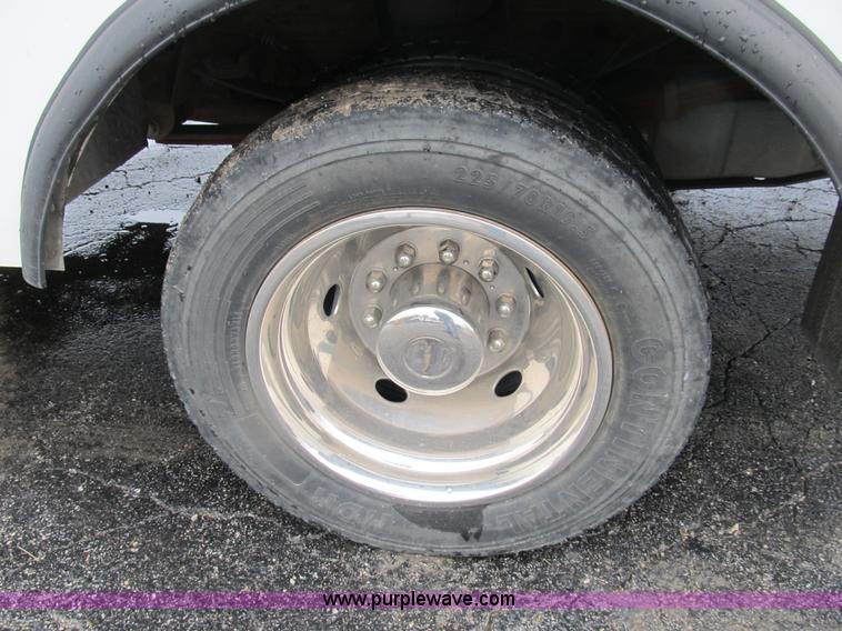 image for item B2910 2006 Ford F550 XL Super Duty service truck