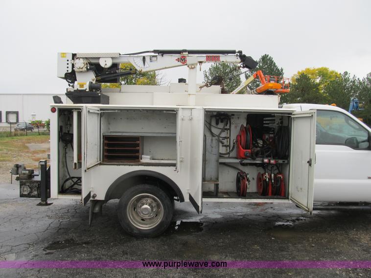 image for item B2910 2006 Ford F550 XL Super Duty service truck
