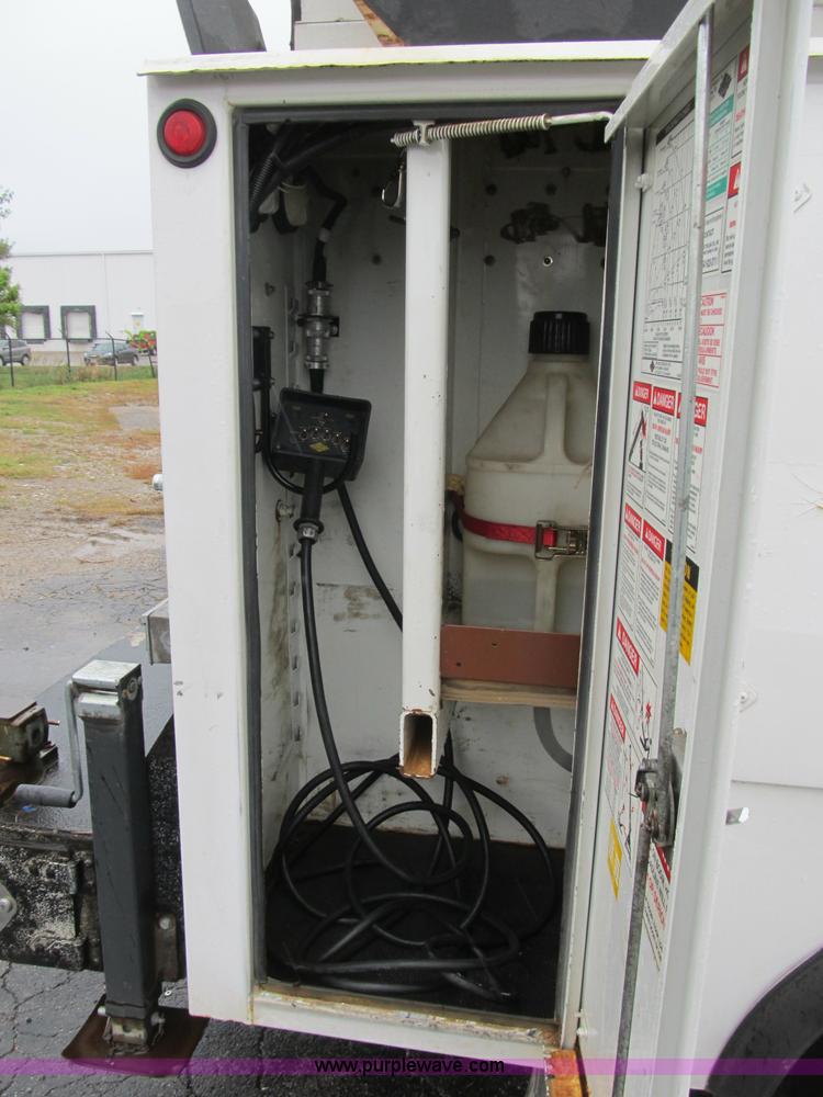 image for item B2910 2006 Ford F550 XL Super Duty service truck