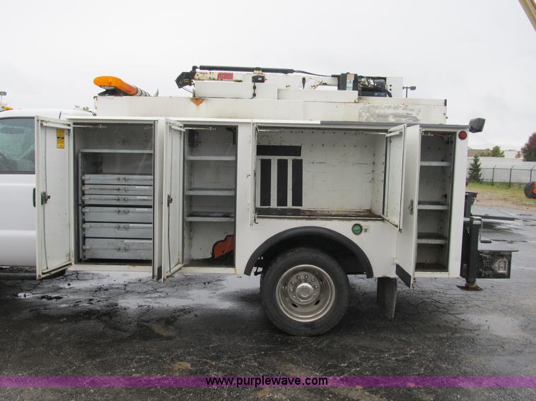 image for item B2910 2006 Ford F550 XL Super Duty service truck