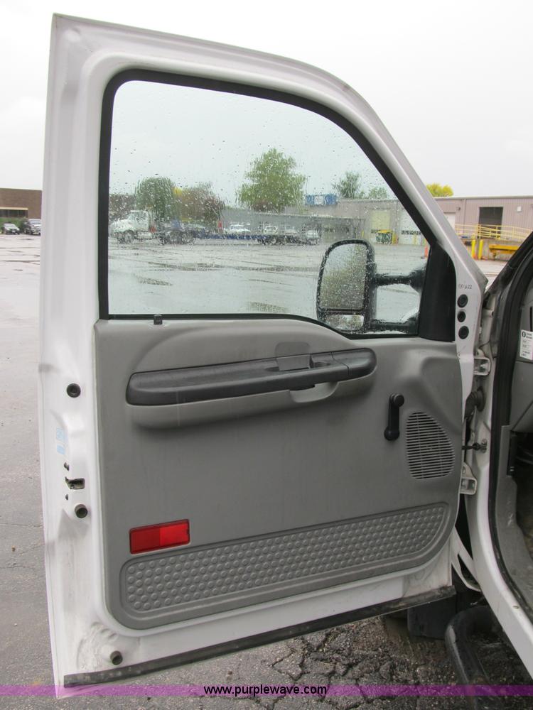 image for item B2910 2006 Ford F550 XL Super Duty service truck