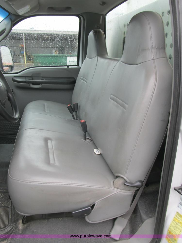 image for item B2910 2006 Ford F550 XL Super Duty service truck