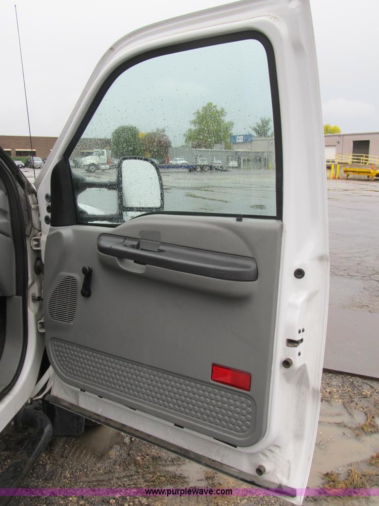 image for item B2910 2006 Ford F550 XL Super Duty service truck