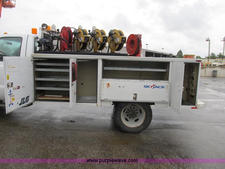 image for item B2911 2007 Ford F550 XL Super Duty service truck